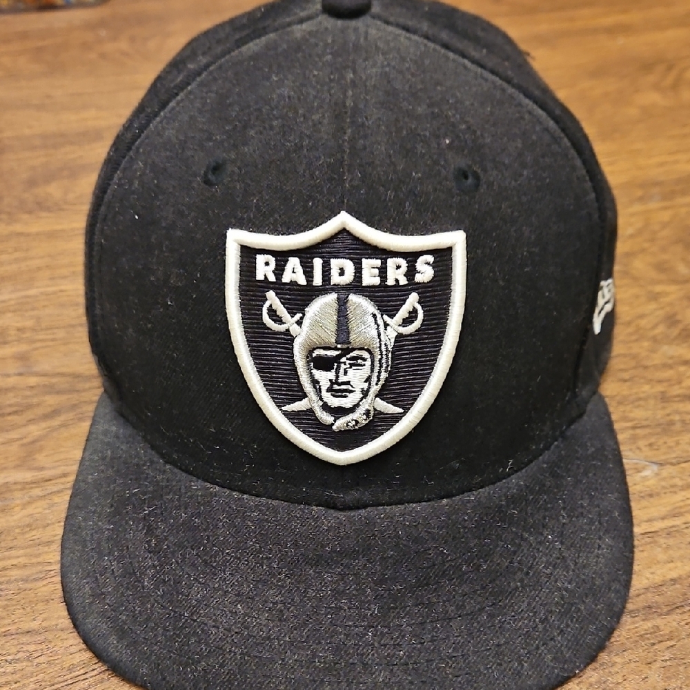 New Era NFL Raiders 59 FIFTY baseball cap black Size 7 3/4 with raised logo